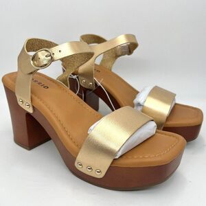 New Torrid Tan & Gold Square Toe Wood Heel - Size 8W